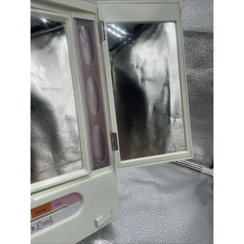 VINTAGE‎ FREE N' EASY LIGHTED TABLETOP ELECTRIC MAKEUP MIRROR MODEL 306-NAN LAMP